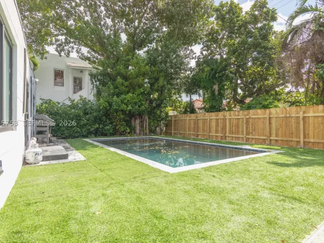 Продажа дома по адресу 2360 SW 12th St - фото 9299547