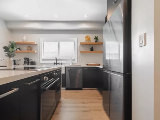 Продажа дома по адресу 2360 SW 12th St - фото 9299550