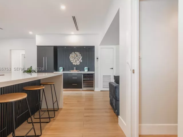 Продажа дома по адресу 2360 SW 12th St - фото 9299552