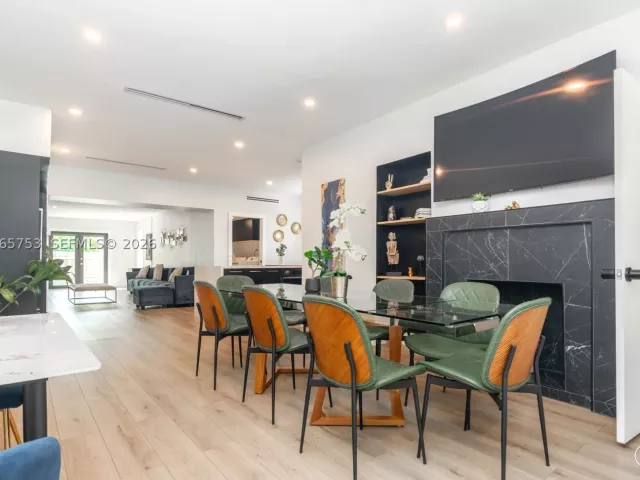 Продажа дома по адресу 2360 SW 12th St - фото 9299553