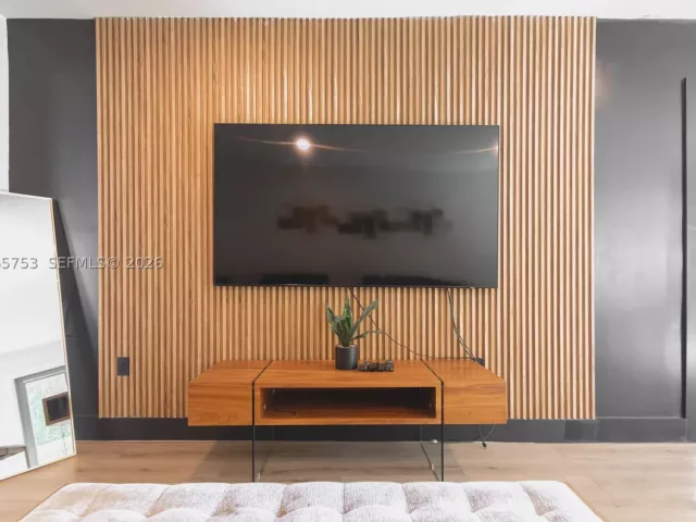 Продажа дома по адресу 2360 SW 12th St - фото 9299510