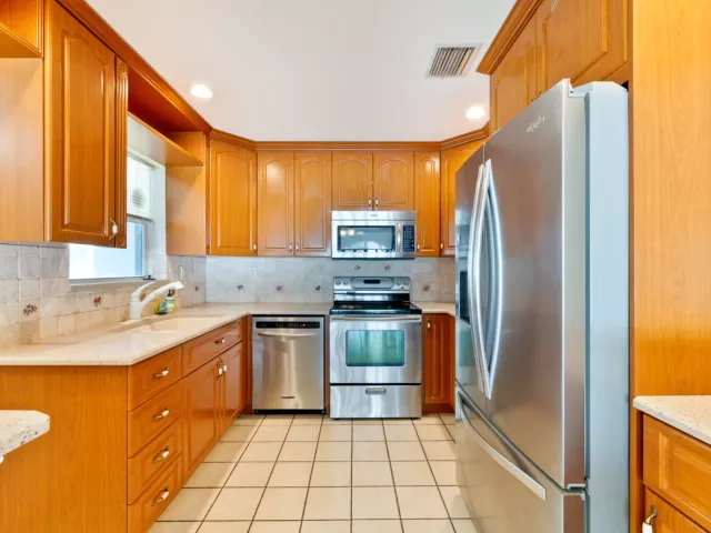 Продажа дома по адресу 821 SE 16th Street - фото 9375441