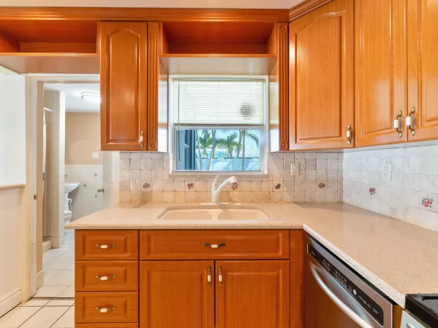 Продажа дома по адресу 821 SE 16th Street - фото 9375442
