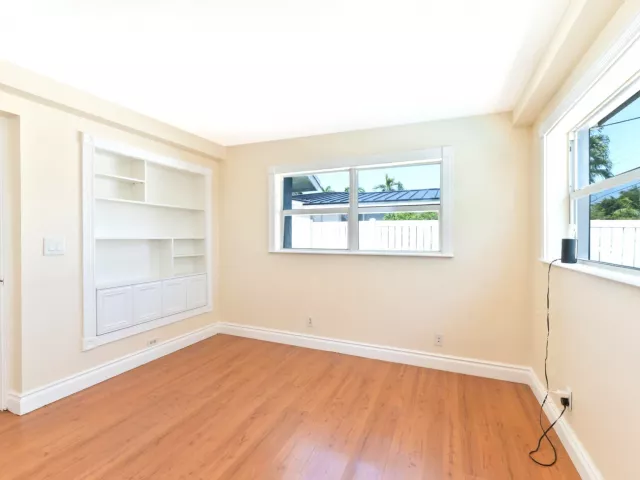 Продажа дома по адресу 821 SE 16th Street - фото 9375452
