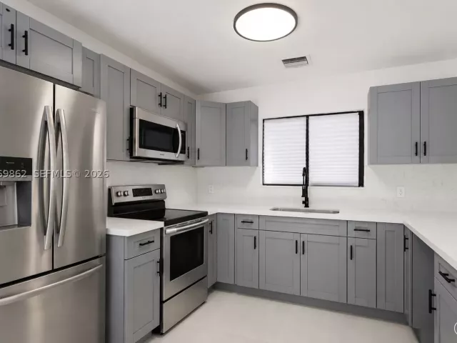 Продажа дома по адресу 12331 SW 203rd Ter - фото 9274675