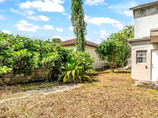 Продажа дома по адресу 2100 SW 25th St - фото 9272425