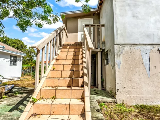 Продажа дома по адресу 2100 SW 25th St - фото 9272426