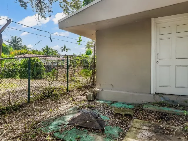Продажа дома по адресу 2100 SW 25th St - фото 9272427
