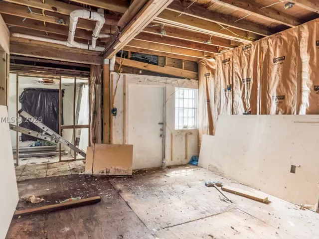 Продажа дома по адресу 2100 SW 25th St - фото 9272428