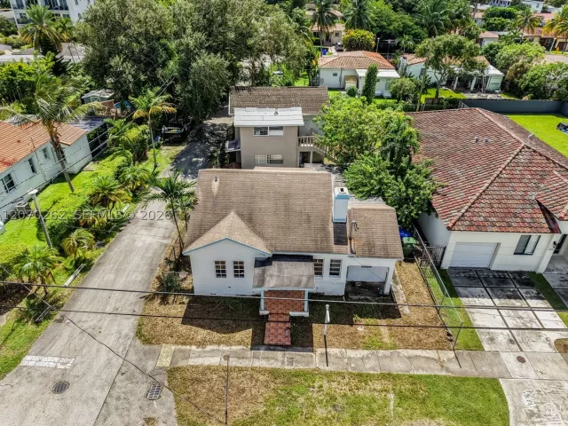 Продажа дома по адресу 2100 SW 25th St - фото 9272412