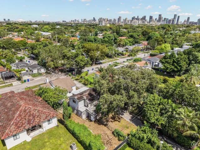 Продажа дома по адресу 2100 SW 25th St - фото 9272433
