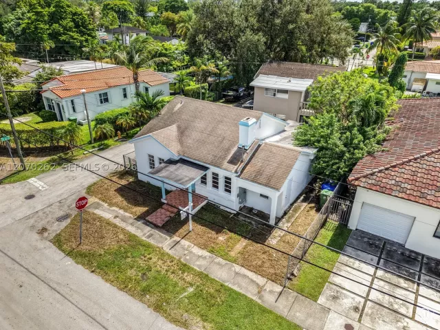 Продажа дома по адресу 2100 SW 25th St - фото 9272415