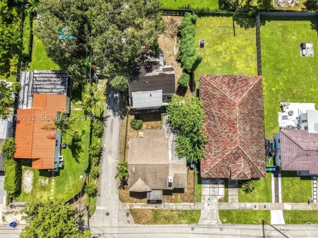 Продажа дома по адресу 2100 SW 25th St - фото 9272416