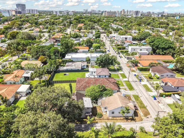 Продажа дома по адресу 2100 SW 25th St - фото 9272417
