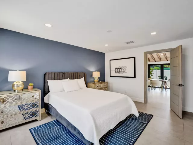 Продажа дома по адресу 1424 NE 16TH Avenue - фото 9282540