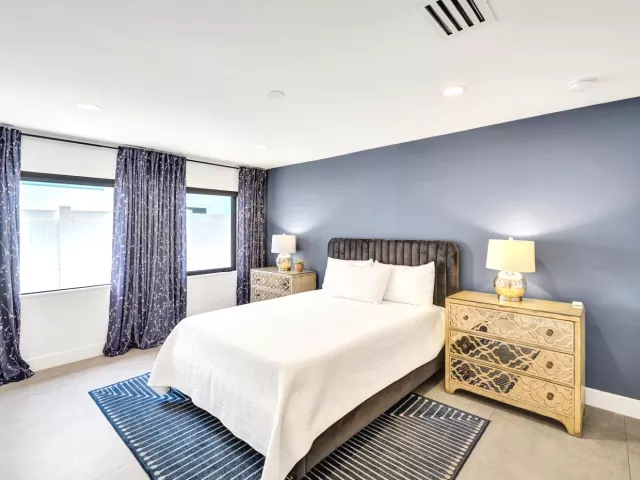 Продажа дома по адресу 1424 NE 16TH Avenue - фото 9282541