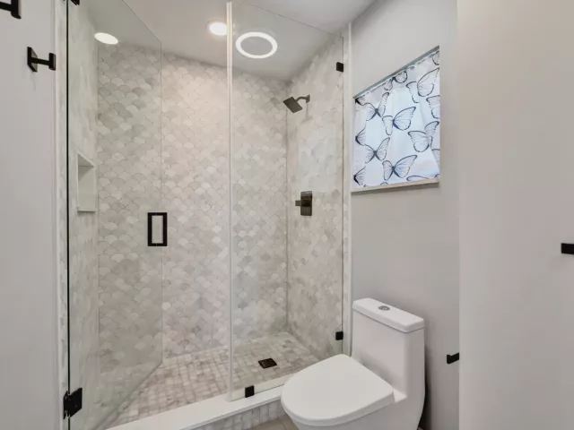 Продажа дома по адресу 1424 NE 16TH Avenue - фото 9282542