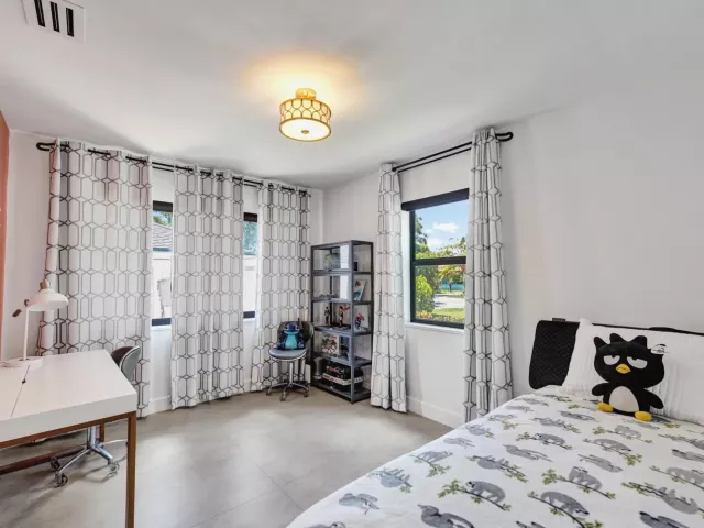 Продажа дома по адресу 1424 NE 16TH Avenue - фото 9282551