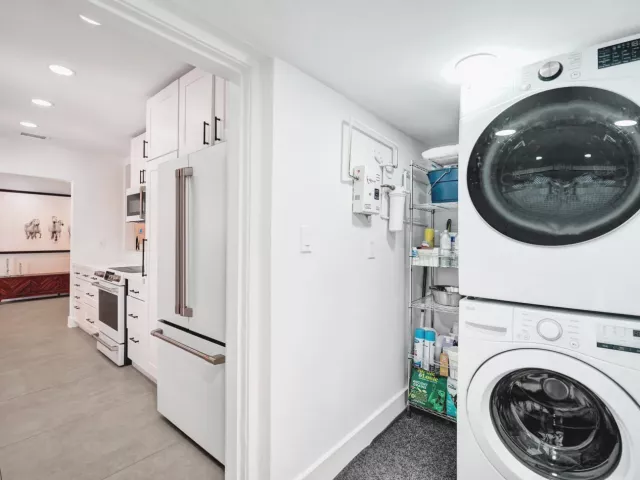 Продажа дома по адресу 1424 NE 16TH Avenue - фото 9282552