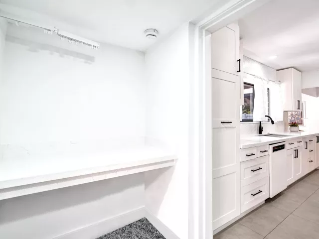 Продажа дома по адресу 1424 NE 16TH Avenue - фото 9282553