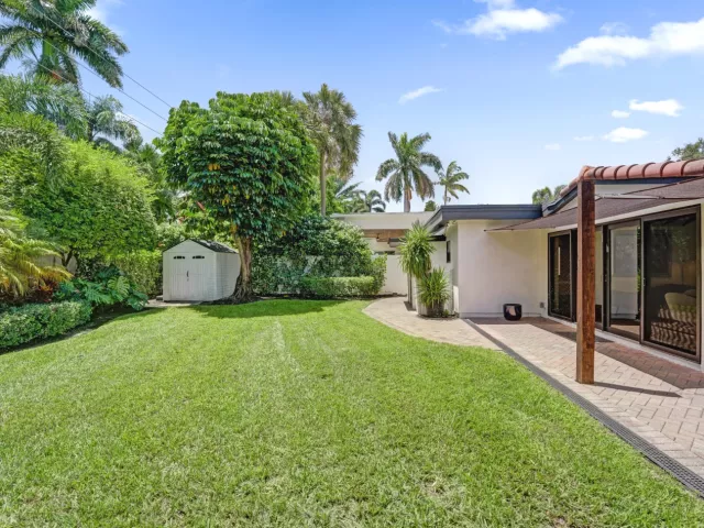 Продажа дома по адресу 1424 NE 16TH Avenue - фото 9282554