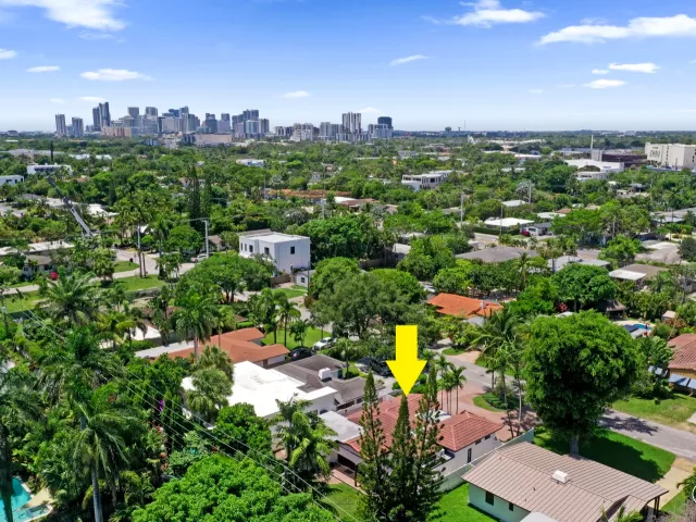Продажа дома по адресу 1424 NE 16TH Avenue - фото 9282556
