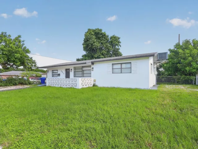Продажа дома по адресу 5845 ARTHUR Street - фото 9272564