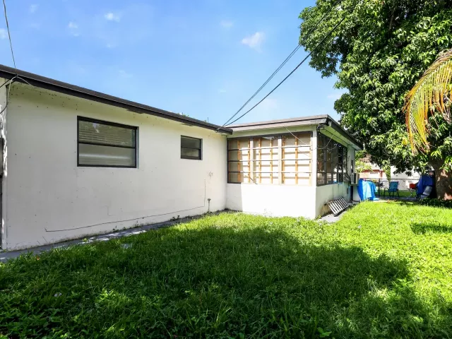 Продажа дома по адресу 5845 ARTHUR Street - фото 9272565