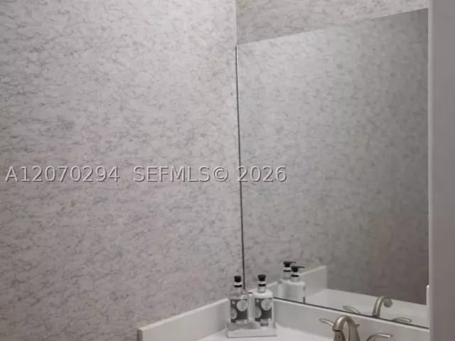Продажа дома по адресу 426 NE 194th Ter - фото 9274769