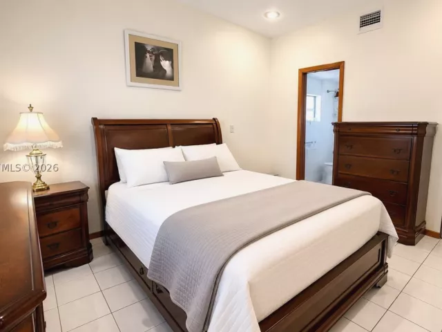 Продажа дома по адресу 1791 SW 14th St - фото 9376011
