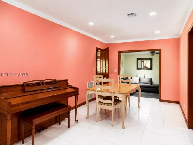 Продажа дома по адресу 1791 SW 14th St - фото 9376015