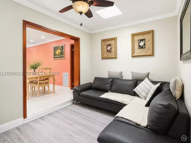 Продажа дома по адресу 1791 SW 14th St - фото 9376017