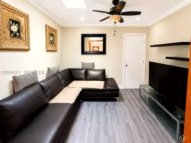 Продажа дома по адресу 1791 SW 14th St - фото 9376018