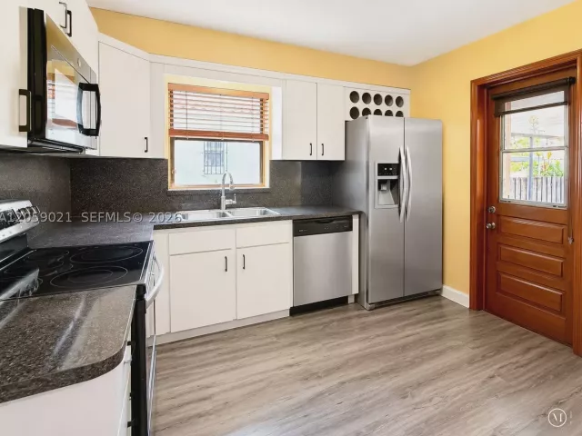 Продажа дома по адресу 1791 SW 14th St - фото 9376020