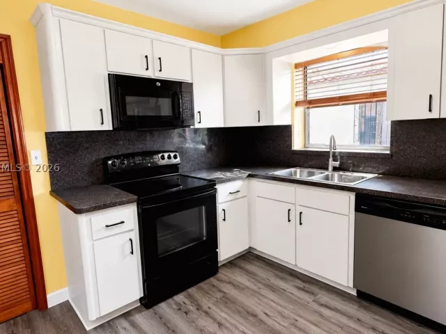 Продажа дома по адресу 1791 SW 14th St - фото 9376021