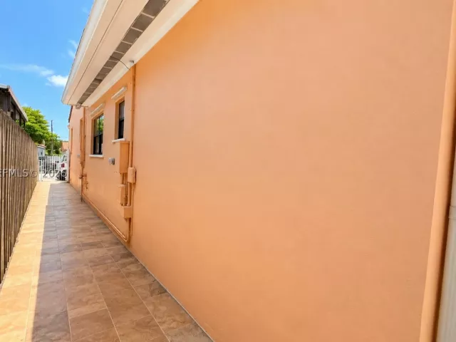 Продажа дома по адресу 1791 SW 14th St - фото 9376023