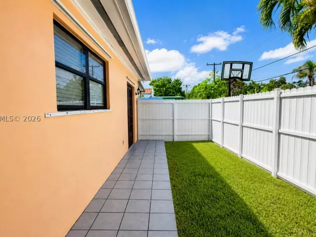 Продажа дома по адресу 1791 SW 14th St - фото 9376026