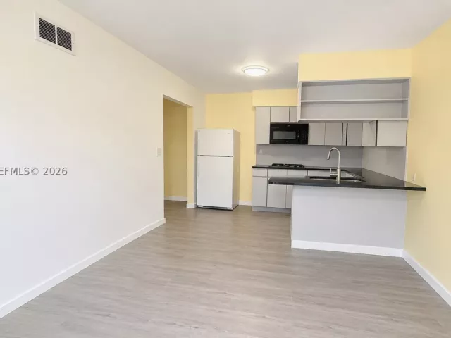 Продажа дома по адресу 1791 SW 14th St - фото 9376029