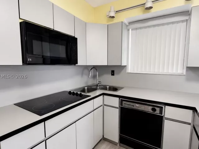 Продажа дома по адресу 1791 SW 14th St - фото 9376035