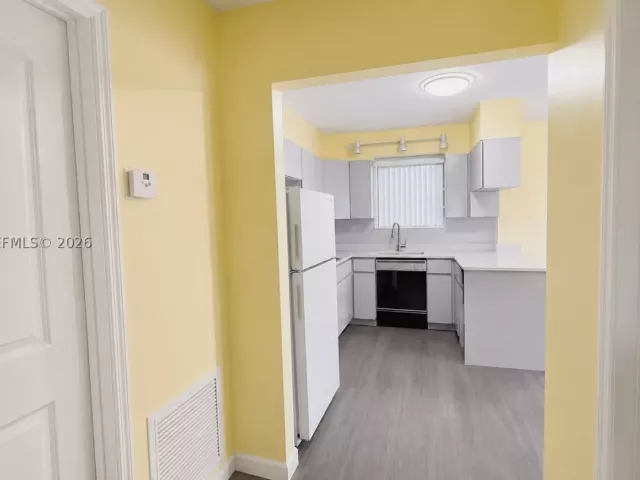 Продажа дома по адресу 1791 SW 14th St - фото 9376036