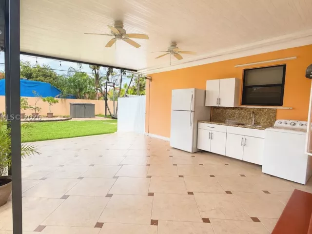 Продажа дома по адресу 1791 SW 14th St - фото 9376041