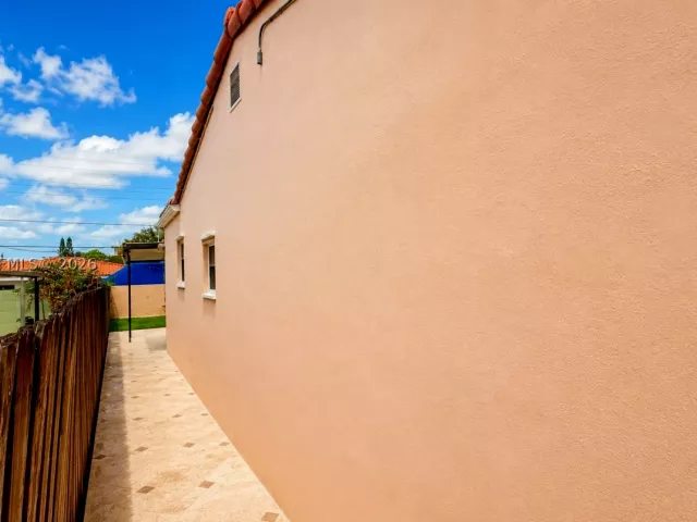 Продажа дома по адресу 1791 SW 14th St - фото 9376042