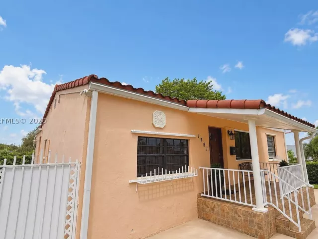 Продажа дома по адресу 1791 SW 14th St - фото 9376043