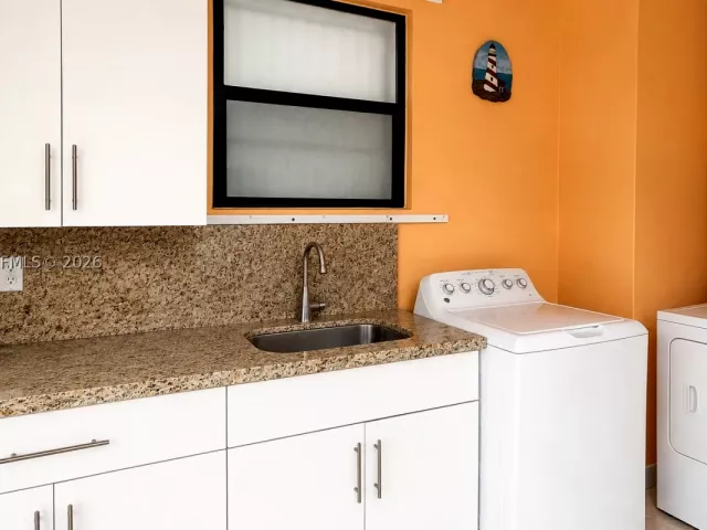 Продажа дома по адресу 1791 SW 14th St - фото 9376046