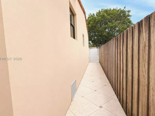 Продажа дома по адресу 1791 SW 14th St - фото 9376050