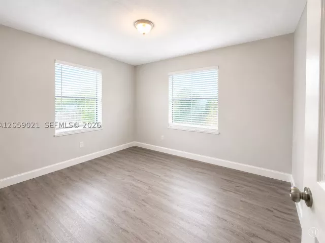 Продажа дома по адресу 1791 SW 14th St - фото 9376007