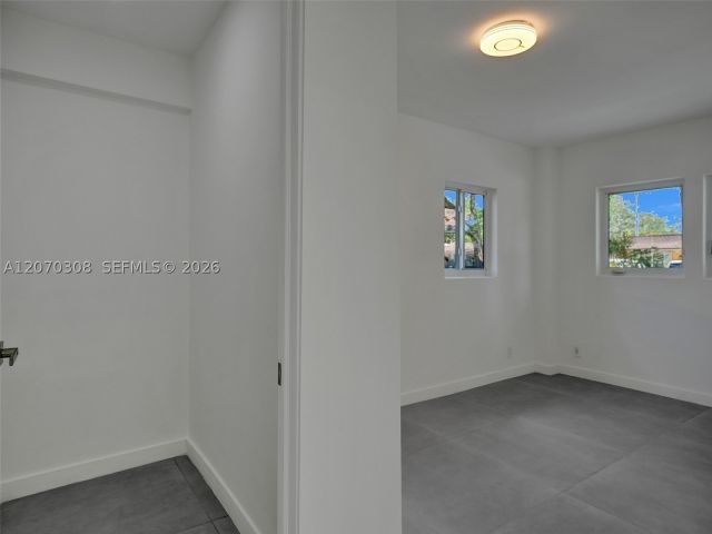 Продажа дома по адресу 2380 NE 184th Ter - фото 9272814