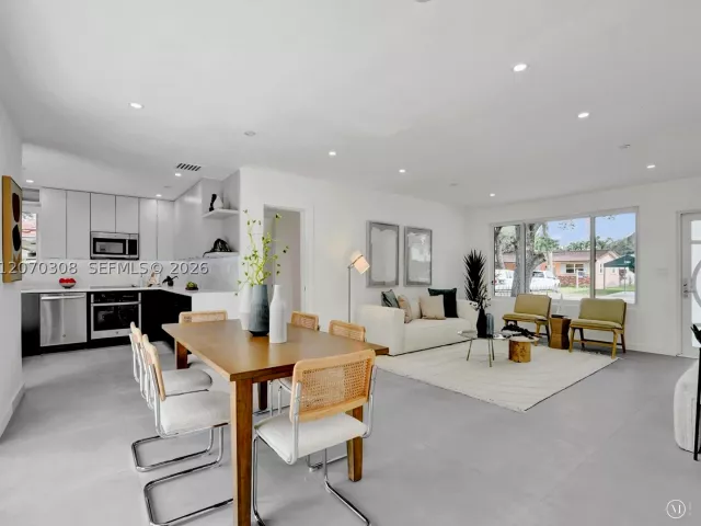 Продажа дома по адресу 2380 NE 184th Ter - фото 9272790