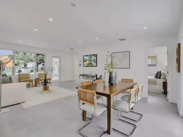 Продажа дома по адресу 2380 NE 184th Ter - фото 9272791