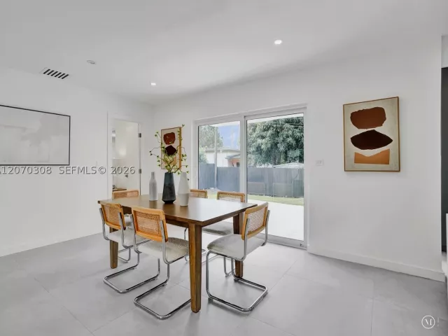 Продажа дома по адресу 2380 NE 184th Ter - фото 9272792